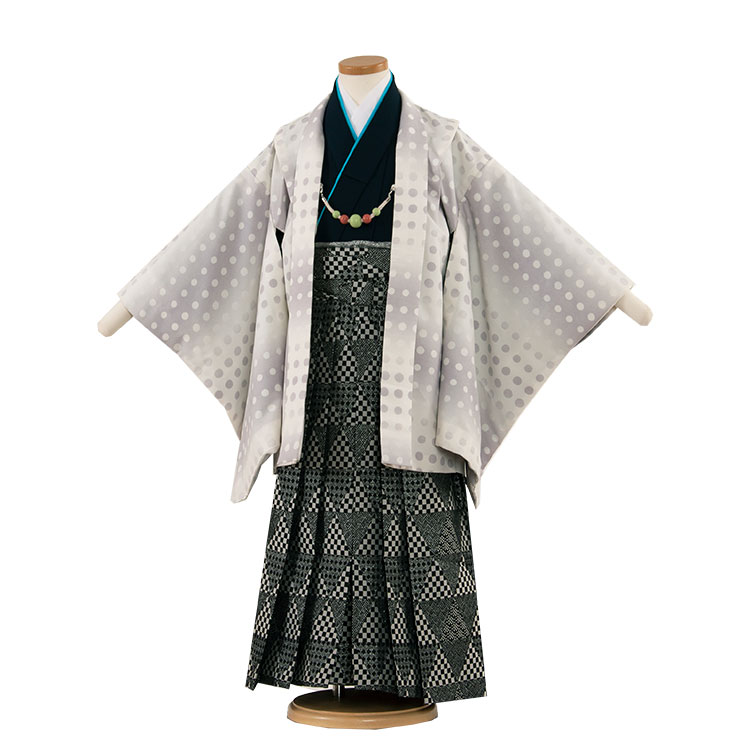 ※その他、ご要望などございましたら後に発信されますメールにご記載下さい。 ※キャンペーン対象外の商品もございますので、ご確認ください。 ※キャンペーンは不定期に変更となります。 ご注文時でのキャンペーン適用とします。ご了承くださいませ。着物レンタル/753/七五三レンタル かんたん着付け袴/七五三レンタル（5歳男の子） 3AO5313　ドット うろこ柄 【品　　番】 3AO5313　かんたん着付け袴 【お揃いコーディネート】 ふたごちゃんや仲良しさんにおすすめです。 色違いのお衣装がもう1着あり→こちらからどうぞ。 【サイズ】 【かんたん着付け袴】 適応身長：110〜120cm 肩裄：約49cm 袴丈：約60cm （おへそからくるぶしまでの長さです。）※袴のサイズ直しはご遠慮下さい。必ず袴の丈をご確認ください。 ※標準サイズに調整済みです※簡単なサイズ調整が必要な場合があります。※お着物以外の小物は写真の商品と異なる場合がございます。 ※箱タイプでの配送となります。 【素　　材】 こちらのお衣装はご家庭でもかんたん着付けていただけるようにアレンジいたしました。 ※総柄のため写真と柄の出方が少し異なることがあります。 表地：化繊 　／　裏地：化繊 【レンタル内容】 こちらのお衣装はご家庭でもかんたん着付けていただけるようにアレンジいたしました。羽織・着物・袴（角帯付き）・袖なし襦袢・羽織ひもまたはチェーン・扇子・懐剣・お守り・草履・足袋（プレゼント）・サスペンダー ＊下着（肌襦袢）は入っておりません。U首半そでシャツをご用意ください。 【レンタル期間】最大3泊4日！ レンタル期間はご利用日の2日前から3泊4日となります。 ※ご利用日の1日前お届けの場合は、2泊3日となります。 ※ご返却の発送はご利用日当日〜翌日15時までに、ヤマト宅急便取り扱いのコンビニ（セブンイレブン・ファミリーマート・デイリーヤマザキなど）か、クロネコヤマト営業所で同封の着払い伝票でお願いします。 ※返却が遅れますと1日につきお衣装代の10％が延長料金として追加になりますので返却日はお守りください。返却が遅れる場合は必ずご連絡をください。 【ご利用日について】 ※カレンダーをご確認ください。 ※楽天では、カレンダーが「×」でもご注文は可能ですが、予約をお取りすることは出来ません。ご利用日が「○」の商品からご注文下さい。 尚、ご予約の確定は「【京都ちりめんや】ご予約を確定致しました。」メールにてお知らせいたします。カレンダー反映までに少しお時間がかかりますので、その間に先約が入られている場合もございます。ご了承くださいませ。 ※オプション追加やキャンペーン割引は「【京都ちりめんや】ご予約を確定致しました。」で金額訂正をしてお知らせいたします。 ※予約は1年先のご利用日まで可能です。 ※利用日が違うご注文は別々に注文ください。またご利用日やお届け先が違う場合は「きょうだい割引」や「ママ得割引」などはキャンペーン対象外になります。 【注意事項】 ※次に該当する場合「セーフティプラス」の適用はございませんので、お気を付けください。 別途料金をご請求させていただきます。 ・タバコの焦げ跡、香水やヘアースプレーなどによる著しい汚れ・破損。 ・紛失の場合。 ・袴の裾直し・破れなどの商品として修復不可能な場合。 【備　　考】 掲載画像について実際の商品になるべく近い色を再現しておりますが、お客様のご覧になっているモニターや環境により、実際の色・質感等が若干異なる場合がございます。※環境問題（Eco/エコ）を考え、お買い上げ明細はご希望の方のみ発行致しております。ご希望のお客様はお手数ですが、コメント欄にお知らせください。 ★レンタル内容(こちらの商品はかんたん着付け仕様です) 羽織・着物・袴（角帯付き）・袖なし襦袢羽織ひもまたはチェーン・扇子・懐剣・お守り草履・足袋（プレゼント）・サスペンダー ＊下着（肌襦袢）は入っておりません。U首半そでシャツをご用意ください。 　　　　　　　　　　　　　　　　　　　　　着物レンタル/七五三レンタルの「京都ちりめんや」では、 　　　　　　　　　　　　　　　　　　お子様の晴れの日を祝う、お宮参りの産着（初着・熨斗目・掛け着物） 　　　　　　　　　　　　　　ブランド産着・七五三の着物等、豊富な品揃えで、みなさまをお待ち申し上げております。