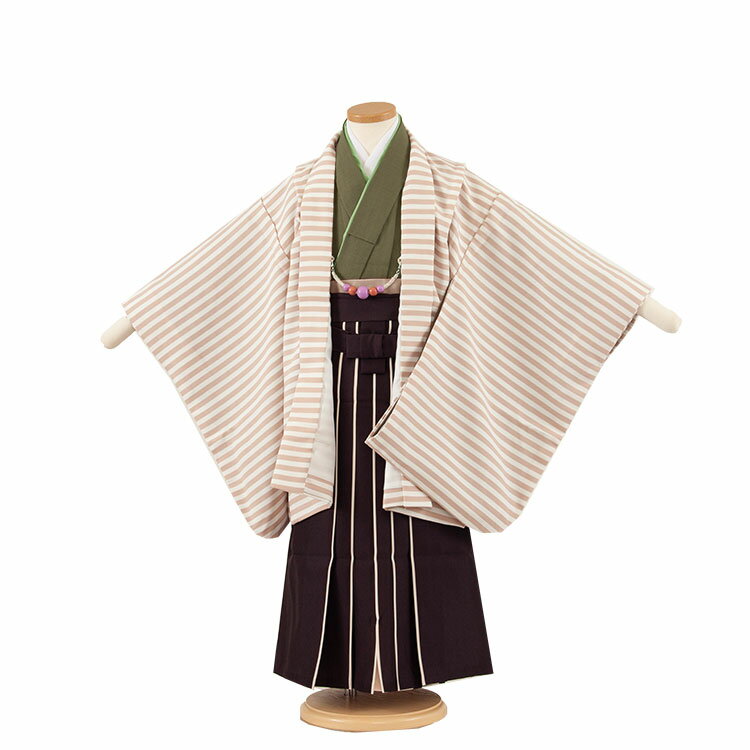 ※その他、ご要望などございましたら後に発信されますメールにご記載下さい。 ※キャンペーン対象外の商品もございますので、ご確認ください。 ※キャンペーンは不定期に変更となります。 ご注文時でのキャンペーン適用とします。ご了承くださいませ。着物レンタル/かんたん着付け袴/753/七五三レンタル ★レンタル内容★(こちらの商品はかんたん着付け仕様です) 羽織・着物・袴（角帯付き）・袖なし襦袢羽織ひもまたはチェーン・扇子・懐剣・お守り サスペンダー・草履・足袋（プレゼント）※下着（肌襦袢）は入っておりません。U首半そでシャツをご用意ください。 ★商品番号 3AO5775 ★サイズ ＜こちらの商品はかんたん着付け仕様です＞ 適応身長：105～115cm ■身丈：71cm ■肩裄：48cm ■袖丈：48cm ■羽織丈：59cm ■袴丈：紐下57cm（おへそからくるぶしまでの長さです。） ※袴丈のサイズ直しはしないでください。 　必ず袴の丈をご確認ください。 ※標準サイズに調整済みです。 ※簡単なサイズ調整が必要な場合があります。 ※総柄のため、写真と柄の出方が異なることがあります。 ★商品詳細 こちらの衣装はご家庭でもかんたん着付けていただけるようにアレンジいたしました。 素材：化繊 ★レンタル内容 こちらの衣装はご家庭でもかんたん着付けていただけるようにアレンジいたしました。 羽織・着物・袴（角帯付き）・袖なし襦袢・羽織ひもまたはチェーン・扇子・懐剣・お守り・草履・足袋（プレゼント）・サスペンダー ※小物はこちらでコーディネートさせて頂きます。 ※箱タイプでの配送となります。 ※下着（肌襦袢）は入っておりません。U首半そでシャツをご用意ください。 ★レンタル期間　　最大3泊4日！ レンタル期間はご利用日の2日前から3泊4日となります。 （ご利用日の1日前お届けの場合は、2泊3日となります）。 ※ご返却はご利用日当日～翌日15時までに、ヤマト宅急便取り扱いのコンビニ（セブンイレブン・ファミリーマート・デイリーヤマザキなど）か、クロネコヤマト営業所で同封の着払い伝票で発送の手続きをお願いします。 ※返却が遅れますと1日につきお衣装代の10％が延長料金として追加になりますので返却日はお守りください。返却が遅れる場合は必ずご連絡をください。 ★ご注文について。※カレンダーをご確認ください 楽天では、カレンダーが「×」でもご注文は可能ですが、予約をお取りすることは出来ません。 ご利用日が「○」の商品からご注文下さい。 ※ご予約の確定は「【京都ちりめんや】ご予約を確定致しました。」メールにてお知らせいたします。 ※カレンダー反映までに少しお時間がかかりますので、その間に先約が入られている場合もございます。ご了承ください。 ※オプション追加やキャンペーン割引は「【京都ちりめんや】ご予約を確定致しました。」で金額訂正をしてお知らせいたします。 ※予約は1年先の発送日まで可能です。 ※利用日が違うご注文は別々にご注文ください。またご利用日やお届け先が違う場合は「きょうだい割引」や「ママ得割引」などはキャンペーン対象外になります。 ★注意事項 ※次に該当する場合「セーフティプラス」の適用はございませんので、お気を付けください。別途料金をご請求させていただきます。 ・タバコの焦げ跡、香水やヘアースプレーなどによる著しい汚れ・破損。 ・紛失の場合。 ・袴の裾直し・破れなどの商品として修復不可能な場合。 ★備考 ※掲載画像について実際の商品になるべく近い色を再現しておりますが、お客様のご覧になっているモニターや環境により、実際の色・質感等が若干異なる場合がございます。 ※環境問題（Eco/エコ）を考え、お買い上げ明細はご希望の方のみ発行致しております。ご希望のお客様はお手数ですが、備考欄にお知らせください。 着物レンタル/七五三レンタルの「京都ちりめんや」では、 お子様の晴れの日を祝う、お宮参りの産着（初着・熨斗目・掛け着物） ブランド産着・七五三の着物等、豊富な品揃えで、みなさまをお待ち申し上げております。