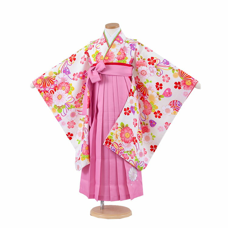 ※その他、ご要望などございましたら後に発信されますメールにご記載下さい。 ※キャンペーン対象外の商品もございますので、ご確認ください。 ※キャンペーンは不定期に変更となります。 ご注文時でのキャンペーン適用とします。ご了承くださいませ。着物レンタル/七五三 卒園式 女の子袴 女児袴レンタル（7歳女の子） 白地 鞠 花束 9060 / 3AP9060 ★レンタル内容★(イメージ画像と異なる場合がございます) ・着物・袖なし襦袢・袴・半幅帯・伊達じめ・腰紐・和装ベルト・草履・足袋・髪飾り ※肌襦袢は入っておりません。キャミソールやU首半そでシャツをご用意ください。 ★商品番号 3AP9060：女児袴レンタル（7歳女の子） 白地 鞠 花束 9060 ★サイズ 身長目安：115～125cm ■身丈：約 95cm ■裄丈：約 53cm ■袖丈：約 63cm ■袴丈：約 66cm ※袴の裾直しはご遠慮ください。 ※必ず袴の丈をご確認ください。 ※総柄のため、写真と柄の出方が異なることがあります。 ★商品詳細 素材：化繊 ★レンタル内容 ・着物・袖なし襦袢・袴・半幅帯・伊達じめ・腰紐・和装ベルト・草履・足袋・髪飾り ※小物はお衣装に合わせてコーディネートさせて頂きます。 ※肌襦袢は含まれておりませんのでキャミソールやU首シャツなどの肌着をご用意ください。 ※箱タイプでのお届けとなります。 ★レンタル期間　最大3泊4日！ レンタル期間はご利用日の2日前から3泊4日となります。 （ご利用日の1日前お届けの場合は、2泊3日となります）。 ※ご返却はご利用日当日～翌日15時までに、ヤマト宅急便取り扱いのコンビニ（セブンイレブン・ファミリーマート・デイリーヤマザキなど）か、クロネコヤマト営業所で同封の着払い伝票で発送の手続きをお願いします。 ※返却が遅れますと1日につきお衣装代の10％が延長料金として追加になりますので返却日はお守りください。返却が遅れる場合は必ずご連絡をください。 ★ご注文について※カレンダーをご確認ください 楽天では、カレンダーが「×」でもご注文は可能ですが、予約をお取りすることは出来ません。 ご利用日が「○」の商品からご注文下さい。 ※ご予約の確定は「【京都ちりめんや】ご予約を確定致しました。」メールにてお知らせいたします。 ※カレンダー反映までに少しお時間がかかりますので、その間に先約が入られている場合もございます。ご了承ください。 ※オプション追加やキャンペーン割引は「【京都ちりめんや】ご予約を確定致しました。」で金額訂正をしてお知らせいたします。 ※予約は1年先の発送日まで可能です。 ※利用日が違うご注文は別々にご注文ください。またご利用日やお届け先が違う場合は「きょうだい割引」や「ママ得割引」などはキャンペーン対象外になります。 ★注意事項 ※次に該当する場合「セーフティプラス」の適用はございませんので、お気を付けください。別途料金をご請求させていただきます。 ・タバコの焦げ跡、香水やヘアースプレーなどによる著しい汚れ・破損。 ・紛失の場合。 ・袴の裾直し・破れなどの商品として修復不可能な場合。 ★備考 ※掲載画像について実際の商品になるべく近い色を再現しておりますが、お客様のご覧になっているモニターや環境により、実際の色・質感等が若干異なる場合がございます。 ※環境問題（Eco/エコ）を考え、お買い上げ明細はご希望の方のみ発行致しております。ご希望のお客様はお手数ですが、備考欄にお知らせください。 着物レンタル/七五三レンタルの「京都ちりめんや」では、 お子様の晴れの日を祝う、お宮参りの産着（初着・熨斗目・掛け着物）ブランド産着 ・七五三の着物等、豊富な品揃えで、みなさまをお待ち申し上げております。