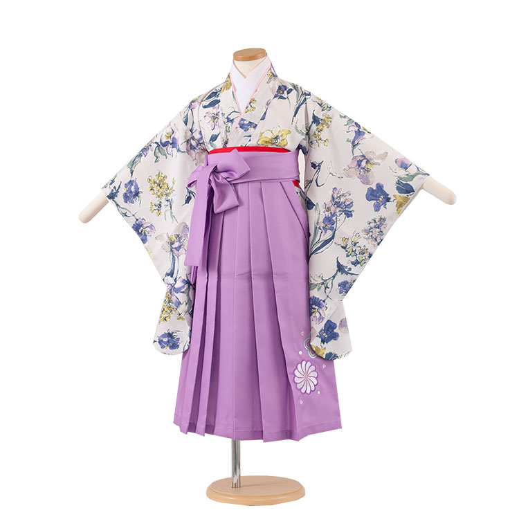 ※その他、ご要望などございましたら後に発信されますメールにご記載下さい。 ※キャンペーン対象外の商品もございますので、ご確認ください。 ※キャンペーンは不定期に変更となります。 ご注文時でのキャンペーン適用とします。ご了承くださいませ。着物レンタル/七五三 卒園式 女の子袴 女児袴レンタル（5歳女の子） 洋花 A049 / 3GJA049 ★レンタル内容★(イメージ画像と異なる場合がございます) ・着物・袖なし襦袢・袴・半幅帯・伊達じめ・腰紐・和装ベルト・草履・足袋・髪飾り ※肌襦袢は入っておりません。キャミソールやU首半そでシャツをご用意ください。 ★商品番号 3GJA049：女児袴レンタル（5歳女の子） 洋花 A049 ★サイズ 身長目安：105～115cm ■身丈：約 75cm ■裄丈：約 48cm ■袖丈：約 57cm ■袴丈：約 60cm ※袴の裾直しはご遠慮ください。 ※必ず袴の丈をご確認ください。 ★商品詳細 素材：化繊 ★レンタル内容 ・着物・袖なし襦袢・袴・半幅帯・伊達じめ・腰紐・和装ベルト・草履・足袋・髪飾り ※小物はお衣装に合わせてコーディネートさせて頂きます。 ※肌襦袢は含まれておりませんのでキャミソールやU首シャツなどの肌着をご用意ください。 ※箱タイプでのお届けとなります。 ★レンタル期間　　最大3泊4日！ レンタル期間はご利用日の2日前から3泊4日となります。 （ご利用日の1日前お届けの場合は、2泊3日となります）。 ※ご返却はご利用日当日～翌日15時までに、ヤマト宅急便取り扱いのコンビニ（セブンイレブン・ファミリーマート・デイリーヤマザキなど）か、クロネコヤマト営業所で同封の着払い伝票で発送の手続きをお願いします。 ※返却が遅れますと1日につきお衣装代の10％が延長料金として追加になりますので返却日はお守りください。返却が遅れる場合は必ずご連絡をください。 ★ご注文について。※カレンダーをご確認ください 楽天では、カレンダーが「×」でもご注文は可能ですが、予約をお取りすることは出来ません。 ご利用日が「○」の商品からご注文下さい。 ※ご予約の確定は「【京都ちりめんや】ご予約を確定致しました。」メールにてお知らせいたします。 ※カレンダー反映までに少しお時間がかかりますので、その間に先約が入られている場合もございます。ご了承ください。 ※オプション追加やキャンペーン割引は「【京都ちりめんや】ご予約を確定致しました。」で金額訂正をしてお知らせいたします。 ※予約は1年先の発送日まで可能です。 ※利用日が違うご注文は別々にご注文ください。またご利用日やお届け先が違う場合は「きょうだい割引」や「ママ得割引」などはキャンペーン対象外になります。 ★注意事項 ※次に該当する場合「セーフティプラス」の適用はございませんので、お気を付けください。別途料金をご請求させていただきます。 ・タバコの焦げ跡、香水やヘアースプレーなどによる著しい汚れ・破損。 ・紛失の場合。 ・袴の裾直し・破れなどの商品として修復不可能な場合。 ★備考 ※掲載画像について実際の商品になるべく近い色を再現しておりますが、お客様のご覧になっているモニターや環境により、実際の色・質感等が若干異なる場合がございます。 ※環境問題（Eco/エコ）を考え、お買い上げ明細はご希望の方のみ発行致しております。ご希望のお客様はお手数ですが、備考欄にお知らせください。 着物レンタル/七五三レンタルの「京都ちりめんや」では、 お子様の晴れの日を祝う、お宮参りの産着（初着・熨斗目・掛け着物）ブランド産着 ・七五三の着物等、豊富な品揃えで、みなさまをお待ち申し上げております。