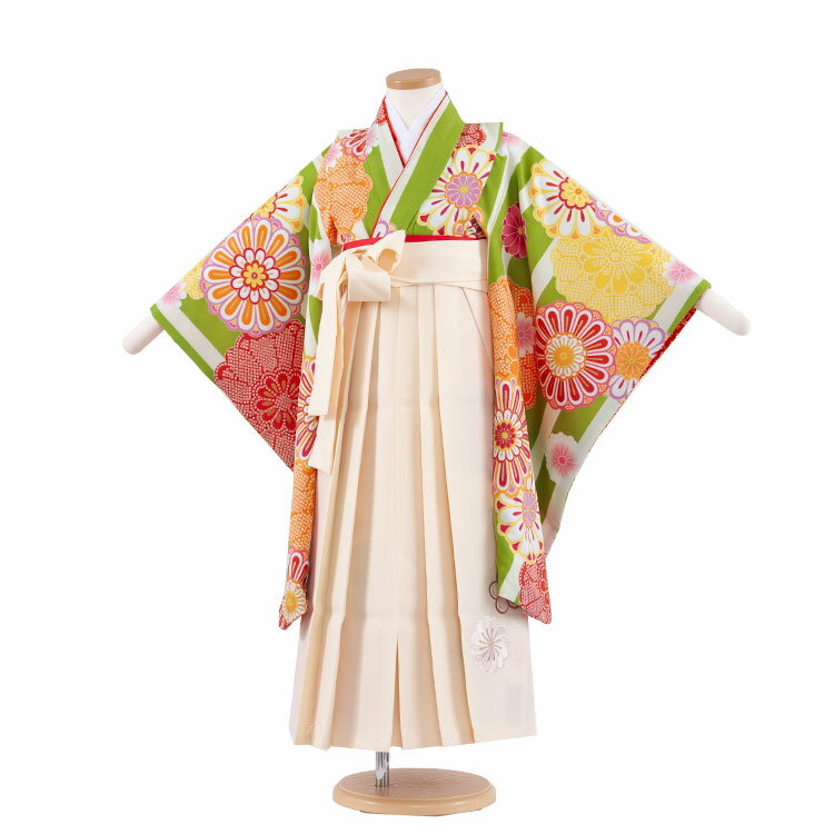 ※その他、ご要望などございましたら後に発信されますメールにご記載下さい。 ※キャンペーン対象外の商品もございますので、ご確認ください。 ※キャンペーンは不定期に変更となります。 ご注文時でのキャンペーン適用とします。ご了承くださいませ。着物レンタル/七五三 卒園式 女の子袴 女児袴レンタル（6～7歳女の子） 黄緑 菊 A063 / 3GJA063 ★レンタル内容★(イメージ画像と異なる場合がございます) ・着物・袖なし襦袢・袴・半幅帯・伊達じめ・腰紐・和装ベルト・草履・足袋・髪飾り ※肌襦袢は入っておりません。キャミソールやU首半そでシャツをご用意ください。 ★商品番号 3GJA063：女児袴レンタル（6～7歳女の子） 黄緑 菊 A063 ★サイズ 身長目安：110～120cm ■身丈：約 75cm ■裄丈：約 51cm ■袖丈：約 63cm ■袴丈：約 63cm ※袴の裾直しはご遠慮ください。 ※必ず袴の丈をご確認ください。 ★商品詳細 素材：化繊 ★レンタル内容 ・着物・袖なし襦袢・袴・半幅帯・伊達じめ・腰紐・和装ベルト・草履・足袋・髪飾り ※小物はお衣装に合わせてコーディネートさせて頂きます。 ※肌襦袢は含まれておりませんのでキャミソールやU首シャツなどの肌着をご用意ください。 ※箱タイプでのお届けとなります。 ★レンタル期間　　最大3泊4日！ レンタル期間はご利用日の2日前から3泊4日となります。 （ご利用日の1日前お届けの場合は、2泊3日となります）。 ※ご返却はご利用日当日～翌日15時までに、ヤマト宅急便取り扱いのコンビニ（セブンイレブン・ファミリーマート・デイリーヤマザキなど）か、クロネコヤマト営業所で同封の着払い伝票で発送の手続きをお願いします。 ※返却が遅れますと1日につきお衣装代の10％が延長料金として追加になりますので返却日はお守りください。返却が遅れる場合は必ずご連絡をください。 ★ご注文について。※カレンダーをご確認ください 楽天では、カレンダーが「×」でもご注文は可能ですが、予約をお取りすることは出来ません。 ご利用日が「○」の商品からご注文下さい。 ※ご予約の確定は「【京都ちりめんや】ご予約を確定致しました。」メールにてお知らせいたします。 ※カレンダー反映までに少しお時間がかかりますので、その間に先約が入られている場合もございます。ご了承ください。 ※オプション追加やキャンペーン割引は「【京都ちりめんや】ご予約を確定致しました。」で金額訂正をしてお知らせいたします。 ※予約は1年先の発送日まで可能です。 ※利用日が違うご注文は別々にご注文ください。またご利用日やお届け先が違う場合は「きょうだい割引」や「ママ得割引」などはキャンペーン対象外になります。 ★注意事項 ※次に該当する場合「セーフティプラス」の適用はございませんので、お気を付けください。別途料金をご請求させていただきます。 ・タバコの焦げ跡、香水やヘアースプレーなどによる著しい汚れ・破損。 ・紛失の場合。 ・袴の裾直し・破れなどの商品として修復不可能な場合。 ★備考 ※掲載画像について実際の商品になるべく近い色を再現しておりますが、お客様のご覧になっているモニターや環境により、実際の色・質感等が若干異なる場合がございます。 ※環境問題（Eco/エコ）を考え、お買い上げ明細はご希望の方のみ発行致しております。ご希望のお客様はお手数ですが、備考欄にお知らせください。 着物レンタル/七五三レンタルの「京都ちりめんや」では、 お子様の晴れの日を祝う、お宮参りの産着（初着・熨斗目・掛け着物）ブランド産着 ・七五三の着物等、豊富な品揃えで、みなさまをお待ち申し上げております。