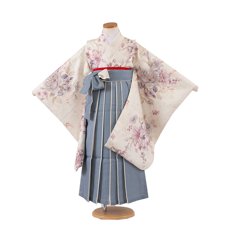 ※その他、ご要望などございましたら後に発信されますメールにご記載下さい。 ※キャンペーン対象外の商品もございますので、ご確認ください。 ※キャンペーンは不定期に変更となります。 ご注文時でのキャンペーン適用とします。ご了承くださいませ。着物レンタル/七五三 卒園式 女の子袴 女児袴レンタル（6～7歳女の子） くすみカラー 牡丹 A068 / 3GJA068 ★レンタル内容★(イメージ画像と異なる場合がございます) ・着物・袖なし襦袢・袴・半幅帯・伊達じめ・腰紐・和装ベルト・草履・足袋・髪飾り ※肌襦袢は入っておりません。キャミソールやU首半そでシャツをご用意ください。 ★商品番号 3GJA068：女児袴レンタル（6～7歳女の子） くすみカラー 牡丹 A068 ★サイズ 身長目安：110～120cm ■身丈：約 75cm ■裄丈：約 54cm ■袖丈：約 63cm ■袴丈：約 65cm ※袴の裾直しはご遠慮ください。 ※必ず袴の丈をご確認ください。 ★商品詳細 素材：化繊 ★レンタル内容 ・着物・袖なし襦袢・袴・半幅帯・伊達じめ・腰紐・和装ベルト・草履・足袋・髪飾り ※小物はお衣装に合わせてコーディネートさせて頂きます。 ※肌襦袢は含まれておりませんのでキャミソールやU首シャツなどの肌着をご用意ください。 ※箱タイプでのお届けとなります。 ★レンタル期間　　最大3泊4日！ レンタル期間はご利用日の2日前から3泊4日となります。 （ご利用日の1日前お届けの場合は、2泊3日となります）。 ※ご返却はご利用日当日～翌日15時までに、ヤマト宅急便取り扱いのコンビニ（セブンイレブン・ファミリーマート・デイリーヤマザキなど）か、クロネコヤマト営業所で同封の着払い伝票で発送の手続きをお願いします。 ※返却が遅れますと1日につきお衣装代の10％が延長料金として追加になりますので返却日はお守りください。返却が遅れる場合は必ずご連絡をください。 ★ご注文について。※カレンダーをご確認ください 楽天では、カレンダーが「×」でもご注文は可能ですが、予約をお取りすることは出来ません。 ご利用日が「○」の商品からご注文下さい。 ※ご予約の確定は「【京都ちりめんや】ご予約を確定致しました。」メールにてお知らせいたします。 ※カレンダー反映までに少しお時間がかかりますので、その間に先約が入られている場合もございます。ご了承ください。 ※オプション追加やキャンペーン割引は「【京都ちりめんや】ご予約を確定致しました。」で金額訂正をしてお知らせいたします。 ※予約は1年先の発送日まで可能です。 ※利用日が違うご注文は別々にご注文ください。またご利用日やお届け先が違う場合は「きょうだい割引」や「ママ得割引」などはキャンペーン対象外になります。 ★注意事項 ※次に該当する場合「セーフティプラス」の適用はございませんので、お気を付けください。別途料金をご請求させていただきます。 ・タバコの焦げ跡、香水やヘアースプレーなどによる著しい汚れ・破損。 ・紛失の場合。 ・袴の裾直し・破れなどの商品として修復不可能な場合。 ★備考 ※掲載画像について実際の商品になるべく近い色を再現しておりますが、お客様のご覧になっているモニターや環境により、実際の色・質感等が若干異なる場合がございます。 ※環境問題（Eco/エコ）を考え、お買い上げ明細はご希望の方のみ発行致しております。ご希望のお客様はお手数ですが、備考欄にお知らせください。 着物レンタル/七五三レンタルの「京都ちりめんや」では、 お子様の晴れの日を祝う、お宮参りの産着（初着・熨斗目・掛け着物）ブランド産着 ・七五三の着物等、豊富な品揃えで、みなさまをお待ち申し上げております。