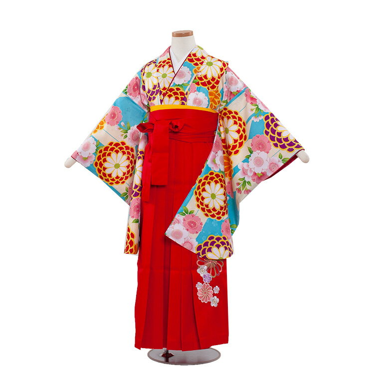 ※その他、ご要望などございましたら後に発信されますメールにご記載下さい。 ※キャンペーン対象外の商品もございますので、ご確認ください。 ※キャンペーンは不定期に変更となります。 ご注文時でのキャンペーン適用とします。ご了承くださいませ。着物レンタル/753/七五三レンタル 小学生卒業袴レンタル（女の子） 0211 水色大輪/赤袴 【商品番号】 3AR0211 【サイズ】 ★☆★　小学校の卒業式、イベント・発表会などにもおすすめです　★☆★ 小学生卒業袴（12歳前後用　148〜153cm） ■裄丈：約68cm ■袖丈：約75cm ■袴丈：約87cm（※袴のサイズ直しはご遠慮下さい。必ず袴の丈をご確認ください。） 【商品詳細】 ◆◇◆　かわいい！ 水色大輪/赤袴　◆◇◆表地：化繊 　／　裏地：化繊※袴はスカート型（行灯袴）となります。※総柄のため写真と柄の出方が少し異なることがあります。 【レンタル内容】 着物・袴・袖なし襦袢・半幅帯・草履・足袋・腰紐4本・和装ベルト・前板・伊達〆2本・えり芯 ※お着物以外の小物は写真の商品と異なる場合がございます。 ※こちらの商品の長襦袢は、袖なしタイプになります。 ※肌襦袢は付属いたしませんのでキャミソールなどの袖の無い肌着をご用意ください。 ※ブーツ、巾着、髪飾りはセットに含みません。 ※箱タイプでの配送となります。 【レンタル期間】最大3泊4日！ レンタル期間はご利用日の2日前から3泊4日となります。 ※ご利用日の1日前お届けの場合は、2泊3日となります。 ※ご返却の発送はご利用日当日〜翌日15時までに、ヤマト宅急便取り扱いのコンビニ（セブンイレブン・ファミリーマート・デイリーヤマザキなど）か、クロネコヤマト営業所で同封の着払い伝票でお願いします。 ※返却が遅れますと1日につきお衣装代の10％が延長料金として追加になりますので返却日はお守りください。返却が遅れる場合は必ずご連絡をください。 【ご利用日について】 ※カレンダーをご確認ください。 ※楽天では、カレンダーが「×」でもご注文は可能ですが、予約をお取りすることは出来ません。ご利用日が「○」の商品からご注文下さい。 尚、ご予約の確定は「【京都ちりめんや】ご予約を確定致しました。」メールにてお知らせいたします。カレンダー反映までに少しお時間がかかりますので、その間に先約が入られている場合や、当店（京都）から遠方の場合はご利用いただけない場合がございます。ご了承くださいませ。 ※オプション追加やキャンペーン割引は「【京都ちりめんや】ご予約を確定致しました。」で金額訂正をしてお知らせいたします。 ※予約は1年先のご利用日まで可能です。1年以上先のご注文はキャンセルの手続きをさせていただきます。 ※利用日が違うご注文は別々に注文ください。またご利用日やお届け先が違う場合は「きょうだい割引」や「ママ得割引」などはキャンペーン対象外になります。 【注意事項】 ※次に該当する場合「セーフティプラス」の適用はございませんので、お気を付けください。 別途料金をご請求させていただきます。 ・タバコの焦げ跡、香水やヘアースプレーなどによる著しい汚れ・におい・破損。 ・紛失の場合。 ・袴の裾直し・破れなどの商品として修復不可能な場合。 【備　　考】 掲載画像について実際の商品になるべく近い色を再現しておりますが、お客様のご覧になっているモニターや環境により、実際の色・質感等が若干異なる場合がございます。※環境問題（Eco/エコ）を考え、お買い上げ明細はご希望の方のみ発行致しております。ご希望のお客様はお手数ですが、コメント欄にお知らせください。 【お問い合わせ先】 メールにてお問い合わせ下さい。 E_Mail：info@santokubiken.com ※メールでのお問い合わせには、商品番号・氏名のご記入をお願い申し上げます ★レンタル内容 着物・袴・袖なし襦袢・半幅帯・草履・足袋・腰紐4本・和装ベルト・前板・伊達〆2本・えり芯 ※肌襦袢は入っておりません。キャミソールやU首半そでシャツなどをご用意ください。 ※イメージ写真ですので、お衣装や小物は写真とは異なります。 ※袴のサイズ直しはご遠慮下さい。必ず袴の丈をご確認ください。 　　　　　　　　　　　　　　　　　　　　　着物レンタル/七五三レンタルの「京都ちりめんや」では、 　　　　　　　　　　　　　　　　　　お子様の晴れの日を祝う、お宮参りの産着（初着・熨斗目・掛け着物） 　　　　　　　　　　　　　　ブランド産着・七五三の着物等、豊富な品揃えで、みなさまをお待ち申し上げております。