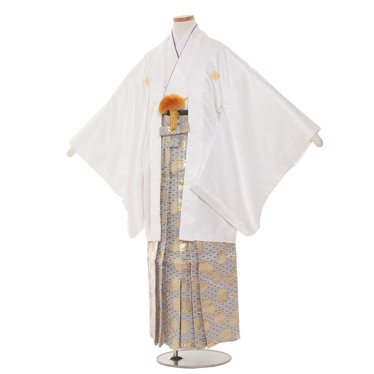 ※その他、ご要望などございましたら後に発信されますメールにご記載下さい。 ※キャンペーン対象外の商品もございますので、ご確認ください。 ※キャンペーンは不定期に変更となります。 ご注文時でのキャンペーン適用とします。ご了承くださいませ。着物レンタル/ジュニアの着物/七五三レンタル 着物レンタル/ジュニアの着物 白/金の袴（ jr1304 ） 【品　　番】 jr1304 【素　　材】 表地：化繊 　／　裏地：化繊 【レンタル内容】 着物・羽織・袖なし襦袢・袴・草履・足袋・腰ひも2本・角帯・・羽織紐・えり芯 【レンタル期間】 レンタル期間はご利用日の2日前から3泊4日となりますのでご利用日の翌日の午後3時までに指定の方法で必ずご発送下さい。 ※ご利用日の1日前お届けの場合は、2泊3日となります。 &nbsp;【サイズ】 小学生卒業式袴（150〜155cmぐらい） 裄→約68cm 袴丈→紐下85cm ※小物は当店でコーディネートさせて頂きますので、写真の商品と異なる場合がございます。 【備　　考】 レンタル期間はご利用日の2日前から3泊4日となりますのでご利用日の翌日の午後3時までに指定の方法で必ずご発送下さい。 ※ご利用日の1日前お届けの場合は、2泊3日となります。 【お問い合わせ先】 メールにてお問い合わせ下さい。 E_Mail：info@santokubiken.com ※メールでのお問い合わせには、商品番号・氏名のご記入をお願い申し上げます ★レンタル内容 着物・羽織・袖なし襦袢・袴・草履・足袋・腰ひも2本・角帯・羽織紐・えり芯 ＊下着（肌袖なし襦袢）は入っておりません。U首半そでシャツをご用意ください。 着物レンタル/七五三レンタルの「京都ちりめんや」では、 お子様の晴れの日を祝う、お宮参りの産着（初着・熨斗目・掛け着物） ブランド産着・七五三の着物等、豊富な品揃えで、みなさまをお待ち申し上げております。