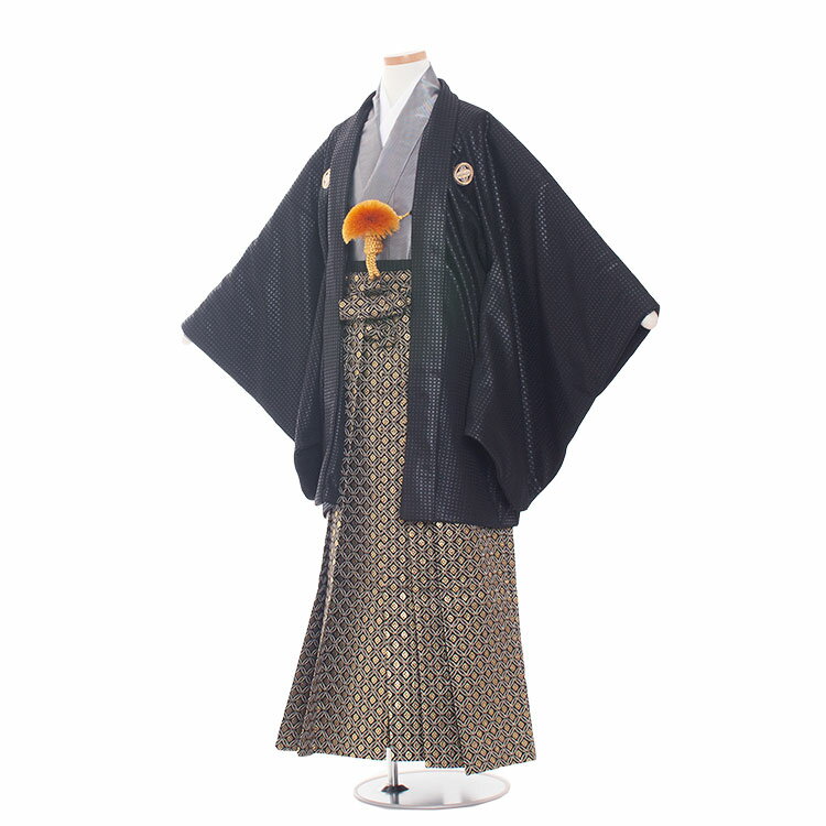 ※その他、ご要望などございましたら後に発信されますメールにご記載下さい。 ※キャンペーン対象外の商品もございますので、ご確認ください。 ※キャンペーンは不定期に変更となります。 ご注文時でのキャンペーン適用とします。ご了承くださいませ。着物レンタル/ジュニアの着物/七五三レンタル 着物レンタル/ジュニアの着物（12歳前後男児） 1438　黒/金袴 【品　　番】 1438 【素　　材】 表地：化繊　／　裏地：化繊 【レンタル内容】 着物・羽織・袖なし襦袢・袴・草履・足袋・腰ひも2本・角帯 ・羽織紐・えり芯 【レンタル期間】 レンタル期間はご利用日の2日前から3泊4日となりますのでご利用日の翌日の午後3時までに指定の方法で必ずご発送下さい。 ※ご利用日の1日前お届けの場合は、2泊3日となります。 &nbsp;【サイズ】 12歳前後用　150〜155cmぐらい 裄→約66cm 袴丈→紐下84cm ※帯・小物は当店でコーディネートさせて頂きますので、写真の商品と異なる場合がございます。 【備　　考】 実際の商品になるべく近い色を再現しておりますが、お客様のご覧になっているモニターや環境により、実際の色・質感等が若干異なる場合がございます。 ご容赦下さいませ。 セーフティープラスとは衣裳を汚してしまった時、クリーニング代を請求しない京都ちりめんやの保険サービスです。無保険の場合は、衣装の汚れ等に対しましてメンテナンス料金が発生する場合がある事を予めご了承おき下さい。 ※環境問題（Eco/エコ）を考え、お買い上げ明細はご希望の方のみ発行致しております。ご希望のお客様はお手数ですが、コメント欄にお知らせください。 【お問い合わせ先】 メールにてお問い合わせ下さい。 E_Mail：info@santokubiken.com ※メールでのお問い合わせには、商品番号・氏名のご記入をお願い申し上げます ★レンタル内容 着物・羽織・袖なし襦袢・袴・草履・足袋・腰ひも2本・角帯 ・羽織紐・えり芯 ＊下着（肌袖なし襦袢）は入っておりません。U首半そでシャツをご用意ください。 着物レンタル/七五三レンタルの「京都ちりめんや」では、 お子様の晴れの日を祝う、お宮参りの産着（初着・熨斗目・掛け着物） ブランド産着・七五三の着物等、豊富な品揃えで、みなさまをお待ち申し上げております。