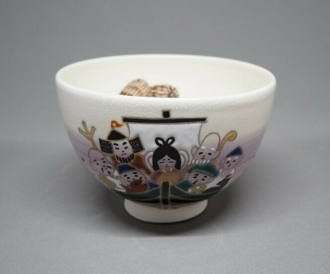 七福神絵茶碗　山川司 京焼　化粧箱入 新製品 直径約11.7cm　高さ約8.2cm 表面は高貴な色の紫を薄く刷毛目に塗り七福神が宝船に乗ってる様を描いたおめでたいお茶碗です。干支は描いてませんがお正月にいかがでしょうか？ 3