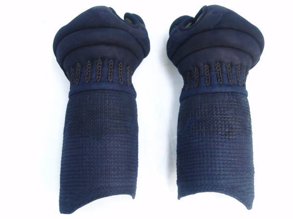 【剣道防具】“梁山(りょうざん)”1.5分手刺紺鹿革防具小手【剣道具・剣道防具・手刺防具甲手】