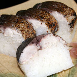 【京料理】京都老舗の料理屋が作った「焼き鯖寿司」（小・約1〜2人前）鯖寿司 お取り寄せ　素材　鯖　老舗　寿司　お手頃サイズ