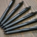 スッと書けて、サッと乾くぺんてる・エナージェルゲルインキボールペン発売20周年限定モデル黒を愉しむ・6色のブラックインキ