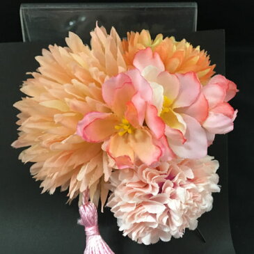 【送料無料】 髪飾り 丸菊 房飾り 成人式 振袖 卒業式 結婚式 パーティー コーム ヘアアクセサリー 浴衣 和柄 髪かざり 袴 女性用 レディース 和装  花 レトロモダン かんざし かわいい ゴージャス 着物 ピンクオレンジ