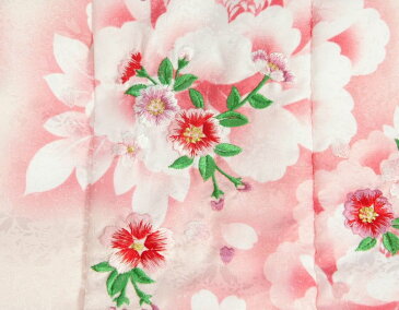 七五三 着物 被布セット 3歳 女の子 マユミ 濃淡赤地色着物 被布淡いピンク 刺繍桜 芍薬 足袋付き12点フルセット