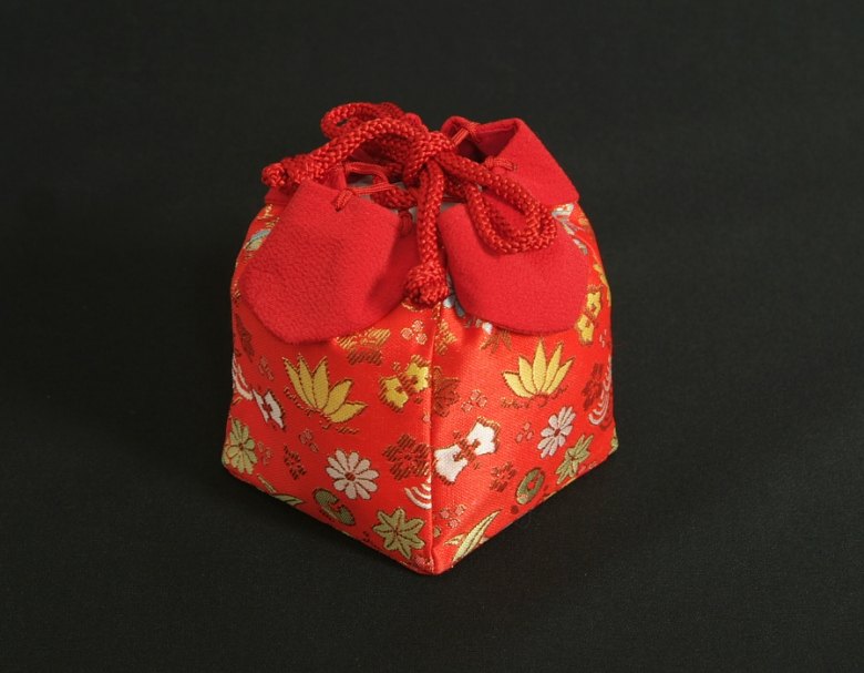 七五三3歳から5歳用正絹本絞り被布草履きんちゃくセット金駒刺繍まり赤色鼻緒被布黄色足袋付きセット日本製