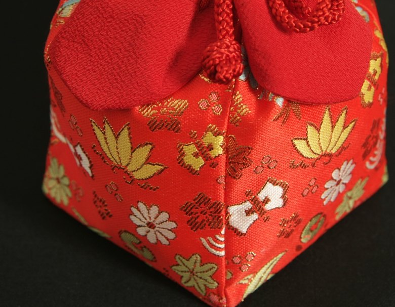 七五三3歳から5歳用正絹本絞り被布草履きんちゃくセット金駒刺繍まり赤色鼻緒被布黄色足袋付きセット日本製
