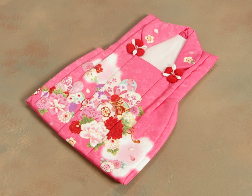 被布 着物 3歳 濃ピンク 捻り梅 牡丹 七五三 ひな祭り お正月 桜地紋生地