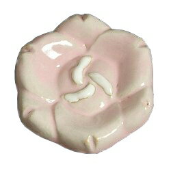 瀬戸赤津焼帯留め飾り　華畑シリーズ　瀬戸物　陶器　薔薇　淡いピンク色　日本製　通常の帯〆でも使用可能な幅広金具使用