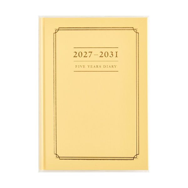【 メーカー 】 ●(株)高橋書店 【 特長 】 ●気軽に書けるちょうどいい記入量なので、連用日記が初めての方にもオススメ。 ●レインボーカラーの箔ロゴと宇宙をイメージしたデザインは、未来を共に歩む1冊にぴったりです。 ●上品なイエローのハードカバー。明るく、楽しく、5年間！ ●月間予定表：巻頭には2027〜2034年のカレンダー一覧ページ付き。別紙付録に、万年筆の吸い取り紙として使えるカレンダーも付いています。 ●週間予定表：5年分が1ページにまとまっているので、昨年の今日に何をしていたかがすぐ分かります。 【 仕様 】 ●色(柄)：イエロー ●規格サイズ：A5 ●表紙素材：上製・PVC ●ページ数：432 ●始まり曜日：- ●始まり月：1 ●主レイアウト：見開き2日5年分 ●レイアウト1：連用 ●レイアウト2：デイリー ●レイアウト1：5年連用 ●六曜の有無：有 ●掲載期間(月間ページ)：- ●掲載期間(週間ページ)：2027年1月1日〜2031年12月31日 ●しおり本数：2 ●ペン差し：なし ●綴じ方：糸かがり ●メモページ：あり ●ポケット：あり ●切り取りメモ：- ●縦×横×奥行：210×148×28mm ●重さ：700g ●付録：【本文付録】年齢早見表、カラー世界・日本地図、カラー歴史年表、地下鉄路線図、非常時への備え、贈答の控え、アドレスメモ 【別冊】なし 【別紙付録】吸い取り紙 【WEB版付録】あり 【 注意事項 】 ※仕入先在庫なくなり次第、販売終了となります。 ※完売の際はご容赦ください。 【 検索ワード 】 高橋書店 2027 手帳 予定表 日記