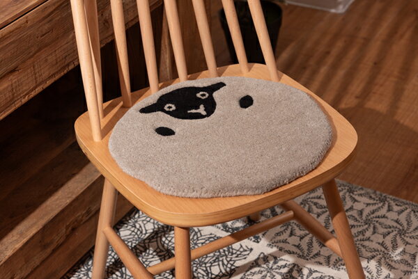 アニマルシートクッション シープ 約W37×D37×H1.8cm かわいい シートクッション クッション 椅子 快適 アニマル 動物 アニマル柄 ダイカット おしゃれ 個性的 癒し コンパクト ふわふわ メーカー直送品 東谷 FAB-012C [3]