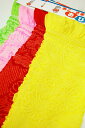 絹100％子供用帯揚げ ■商品番号：kidsobiage ■組成：絹100％ ■通常価格：4,500円 ■当店特別価格 　3,800円（税込） ■カラー 緑・ピンク・赤・黄色 子供用の帯揚げです。 絞りが帯と着物の間でアクセントとなりよりいっそうかわいらしくコーディネートしてくださいませ。 -七五三参り-現代では11月15日に子供をお宮参りに連れて行くとされる、七五三という儀式。子供の成長を祝う儀式は古くからあるのですが、いつごろから始まり、どのような意味を持っているのか、ご存知の方は少ないようです。三歳の女児、五歳の男児、七歳の女児のお祝いの儀式である七五三。この七、五、三と言う数字は中国の陰陽道からきているもので、日本には千年以上も前に伝わってきた思想です。 大人の着物も帯揚げを使いますが子供の帯揚げはその小さいバージョン！大人から見てもかわいい〜！帯メです。 定番ですので流行に左右されませんよ。
