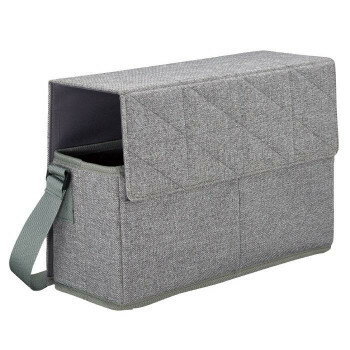 ワークツールを素早く出し入れ可能AC電源を繋いだまま収納できる。ワークツールをひとまとめにできるポケット。ノートPC用ポケット(13.3インチまで)、マウス・ACアダプタ用ポケット、書類ポケット、ガジェットポケット。移動時に手がふさがらず持ち運びしやすいショルダーベルト付きです。※本製品は収容物を完全に保護する設計にはなっておりません。※落下などによる電子機器などの破損・故障・傷については責任を負いかねますのでご了承ください。※使用時に体質などによりお肌に異常が生じた場合は、ご使用をお控えください。サイズ外寸法:W375×D130×H255mm、メインポケット内寸法:W355×D120×H245mm個装サイズ：7×46×33cm重量個装重量：1200g素材・材質表材、内装:ポリエステル芯材:ボール紙ショルダーベルト:PP仕様ノートPC用ポケット:13.3インチまで生産国中国fk094igrjs