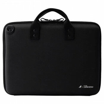 おすすめ小物収納に便利なポケットプレート付きです。着脱式で取り付け向きの変更も可能です。背面は途中で折り曲げができるのでファスナーを全開にしなくても中身にアクセス可能です。開く角度を調節できるサイドバンド付きです。※機種によって、またはケースやカバーの有無によっては入らない場合があります。※ショルダーベルトは付属いたしません。サイズ345×60×260mm個装サイズ：38×32×7cm重量個装重量：620g素材・材質本体:ポリエステル・EVA仕様耐荷重:約7kg収納可能ノートPC:約13.3インチまで生産国中国fk094igrjs