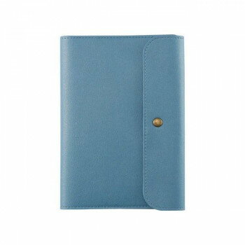 おすすめ診察券・保険証・予約票・領収書など通院に必要なものを一つに。ぴったりサイズのカードポケットとおくすり手帳・領収書などが入ります。カードポケット(4カ所)。おくすり手帳や予約票・領収書などが入るメインポケット。ラミネート加工のカードも入るカードポケット(1カ所)。サイズ135×12×185mm個装サイズ：24×14×3cm重量個装重量：80g素材・材質本体:PU 合皮・ポリエステルホック:真鍮仕様【最大収容サイズ】メインポケット(2カ所):175×105mmカードポケット(4カ所):86×55mm大きめサイズのカードポケット(1カ所):110×70mm生産国中国fk094igrjs