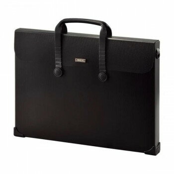 おすすめショルダーベルトが取り付けられるケースタイプの手持ち鞄です。※ショルダーベルトは別売りです。サイズ468×42×345mm個装サイズ：46×39×7cm重量個装重量：560g素材・材質本体/コーナープロテクター:ポリプロピレンハンドル:TPU仕様サイズ:A3生産国ベトナムfk094igrjs