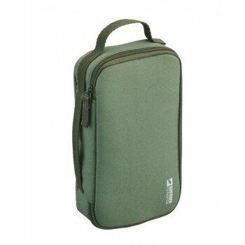 おすすめ厚みがあるものも収納できる立体的なメッシュポケット。バッグから取り出しやすいハンドル付き。デジタルガジェットやキャンプ用品、 調理器具を入れて。※撥水加工生地をメイン生地に使用サイズ55×110×200mm個装サイズ：23×14×7cm重量個装重量：130g素材・材質本体:ポリエステル生産国カンボジアfk094igrjs