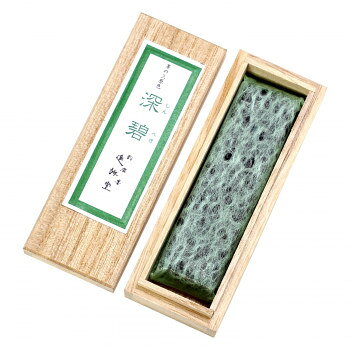鮮やかな色調の「色の三原色」シリーズ宝石の緑碧玉の色のような、力強く深い緑色が特徴です。サイズ個装サイズ：10×4×2cm重量個装重量：28g素材・材質墨:顔料・膠・水・香料外箱:桐箱生産国日本fk094igrjs