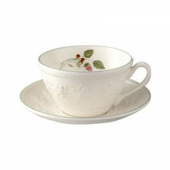 （B） ウェッジウッド フェスティビティ ラズベリー ティーカップ＆ソーサー 1053996