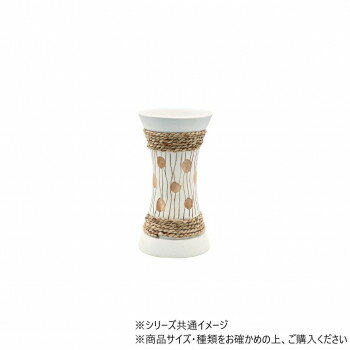 抽象的な模様が掘られた象的な模様が掘られたマンゴーウッド素材のフラワーベースです。存在感たっぷりの雰囲気で、ドライフラワーや造花を入れてお部屋や玄関にもオススメです。※水を入れて使用することはできません。サイズ約Φ7.5×H15cm個装サイ...