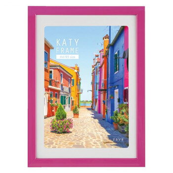 シンプルな写真立て!A4判のフレームです。付属のマットを使えばB5判にもお使いいただけます。※撮影時の環境やモニター設定等により、実物と多少色味が異なって見える場合がございます。ご了承ください。サイズ外寸:約240×327×17mm、内寸:約212×300mm、窓寸:約203×291mm個装サイズ：24.0×32.7×1.7cm重量約660g個装重量：660g素材・材質本体:樹脂製面材:ガラス仕様縦横兼用スタンド付壁掛用金具付マット1枚付(B5判窓寸:170×247mm)対応写真サイズ:A4・B5生産国中国fk094igrjs
