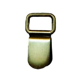 くわえ金具取り付けたい部分に金具をはさみ、金具に傷がつかないように金具部分に当て布をしてペンチで押さえ込みます。縫ったりせず、角カンを取り付けることができます。※10mm幅のテープが通せます。サイズ高さ:約27mm、幅:約10mm個装サイズ：4.9×3.6×1.8cm重量個装重量：10g素材・材質鉄セット内容4ヶ入生産国韓国fk094igrjs