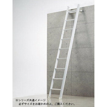 ロフト用デザインはしごです高さに応じて変更できるフック取付け位置(2段階)。フックは2ヶ1セット標準装備です。踏ざんの表面は滑りにくい波形を採用しています。支柱の断面を四角から三角に変えることで、すっきりとしたフォルムと握りやすさを実現しています。グリップ性の高いエラストマー素材の滑り止め用端具です。・フック有効径最大φ35mm・フックは2ヶ1セット標準装備※フックの上・下2ヶ所同時取付けはできません。※個人宅配送はお受けいたしかねます。※長尺物は地理的条件により運送会社着店止め又は、別途チャーター便費用が生じることがあります。※フック位置は、予め決まっています。A〜Dにつきましては上記の外形図をご確認ください。※昇降パイプ高さAが上表のいずれにも当てはまらない場合、特注対応となります。※お送り先の地理的条件により運送会社着店止め又は、別途チャーター便費用が生じることがあります。納品場所に希望がある場合は、ご注文前に購入店舗へお問い合わせをお願いいたします。※北海道・沖縄・離島への配送は別途運賃となります。サイズ全長:2.64m個装サイズ：264×40×30cm重量5800g個装重量：5800g素材・材質アルミ仕様完成品昇降パイプ高さ:2106〜2286mm設置寸法:814〜1145mm収納パイプ取付高さ:2456mm以上付属品取扱説明書生産国日本fk094igrjs