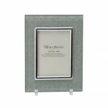ガラス製の上品な写真立てガラスフレームの透明感と色鮮やかなジャガード織が調和します。サイズフレーム:横150×縦200mm、窓:横83×縦118mm、アクリル台:幅98×奥行7×高さ12mm個装サイズ：30.0×20.0×15.0cm重量379g個装重量：650g素材・材質ホワイトガラスアクリル生産国日本fk094igrjs