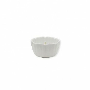 コスモスをモチーフにした磁器製の火立コスモスをモチーフにした磁器製の火立です。サイズH3.3×直径5.7cm個装サイズ：6×6×3cm重量個装重量：150g素材・材質磁器生産国日本fk094igrjs