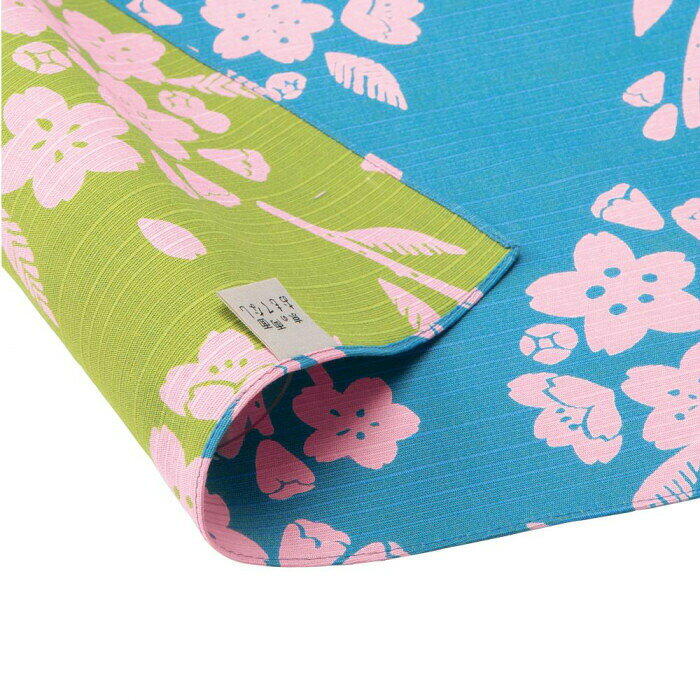 日本の伝統色で染めた「京都メイド」の風呂敷です。優しい雰囲気の和の花が暮らしをあたたかく演出します。サイズ約50cm幅個装サイズ：28×26×1cm重量個装重量：42g素材・材質綿100％(シャンタン生地使用)生産国日本日本の伝統色で染めた「京都メイド」の風呂敷です。※両面染めの特性上、多少の色ブレがございます。※柄の出方は1枚1枚異なります。優しい雰囲気の和の花が暮らしをあたたかく演出します。fk094igrjs