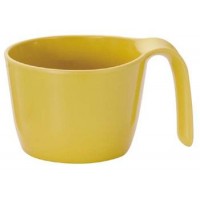 安定感と使いやすさがアップしたUDカップ!!ドリンク、スープ、デザート等バリエーション豊かに活躍します。内側に目盛りがあり、取っ手がL字型で持ちやすくなっています。手の甲にひっかける形で持つことも出来ます。メモリラインが付いていますので水分制限のある患者様にも便利な機能です。高さが低いので、安定感があり倒れにくいカップです。サイズ92×120×72mm個装サイズ：13×25×10cm重量120g個装重量：380g素材・材質メラミン仕様容量/7分目:200ml、満水:290mlセット内容3個セット製造国日本安定感と使いやすさがアップしたUDカップ!!●200ml、100mlにライン付き指が4本(男性は3本)入ります。取っ手を手の甲にひっかける事もできます。※電子レンジには使用しないでください。【特徴】●比重1:5、耐熱温度:120度●プラスチック容器の主流で、様々な絵付けが可能です。●各種プラスチックの中では最も硬度が高く、キズや汚れが付きにくい。●熱伝導率が低く、保温性に優れ、手や唇へのあたりが強くありません。●ステンレスなど金属に強くふれると、落ちにくい汚れが付着することがあります。(メタルマーク)●塩素系漂白剤は、光沢が落ち、黄ばみの原因になりますので使用しないでください。ドリンク、スープ、デザート等バリエーション豊かに活躍します。内側に目盛りがあり、取っ手がL字型で持ちやすくなっています。手の甲にひっかける形で持つことも出来ます。メモリラインが付いていますので水分制限のある患者様にも便利な機能です。高さが低いので、安定感があり倒れにくいカップです。