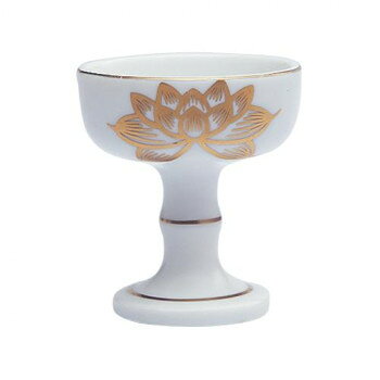 白磁に金の蓮をあしらった定番デザインの陶器製仏器毎日ご先祖様に使う仏具・仏器は、使いやすさ・シンプルさにこだわりました。サイズ高さ59×幅53×奥行53mm個装サイズ：6.5×5.5×5.4cm重量約63g(箱含む)個装重量：70g素材・材質陶器製生産国中国fk094igrjs