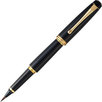 おすすめ使うほどに手になじみ、細部にわたるこだわりが書く喜びを満たしてくれます。携帯にも便利でフォーマルな場面にもお使いいただけます。スペアーインキ式です。サイズ137×15mm個装サイズ：22×16.6×3.6cm重量18g個装重量：240g素材・材質本体・キャップ・尾栓:PMMA、クリップ:SK、首軸:PP、ぺん先:鼬毛仕様水性顔料インキ付属品スペアーインキ(水性顔料インキ・黒)×3、替穂首(細字タイプ)×1、替ぺん先硬筆×1生産国日本fk094igrjs