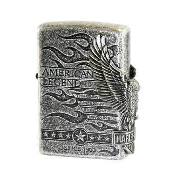 ハーレダビッドソンのZIPPO！1903年にアーサー、ウォルターのダビッドソン兄弟とウィリアム・シルヴェスター・ハーレーにより設立されたハーレダビッドソン。ダビッドソンではなくハーレーの名が先に来るのは、心臓部であるエンジン設計をハーレーが担当したため。【修理保証】ジッポー社ではライターとしての機能的な故障に対して、その状態、使用年数を問わず(永久保証)無料で修理致します。ただし、ジッポー社への送料はお客様負担です。※ライター表面のキズ、へこみ、変色、メッキ不良、革のはがれ・破れ、摩耗、飾りメタルの取り付け、黒ずみの拭き取り、および他社製ライターは修理できません。サイズ縦5.5cm×横3.5cm×幅1.2cm個装サイズ：8×6×2cm重量80g個装重量：100g素材・材質真鍮仕様加工:シルバーイブシバレル+両面エッチング+シルバーイブシメタル(両面加工) 加工:ブラックイオン+ゴールドメッキ+エッチング+ゴールドメタル ※本製品はオイル式金属ライターであり、消費生活用製品安全法に基づく特定製品に該当しないため、PSCマーク表示対象外です。　※本製品は、綿芯に液体燃料を染み込ませて使用するフリント着火式オイルライターであり、消費生活用製品安全法に基づく特定製品(携帯用ライター)には該当しないため、PSCマーク表示対象外です。付属品保証書(永久保証(機構部分))取扱説明書生産国米国fk094igrjs