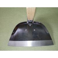 家庭菜園に使える多用途ジョレン家庭菜園で雑草かき、土寄せに便利にお使いいただけます。鍬より鈍角・長柄なので腰曲げせずにお使いいただけます。長く使える鋼付。サイズ刃サイズ:255mm×155mm、柄:1200mm個装サイズ：26×16×125cm重量1330g個装重量：1400g素材・材質刃部:鉄・鋼、柄部:天然木製造国日本家庭菜園に使える多用途ジョレン 家庭菜園で雑草かき、土寄せに便利にお使いいただけます。鍬より鈍角・長柄なので腰曲げせずにお使いいただけます。長く使える鋼付。