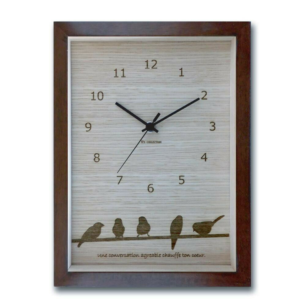 鳥のシルエットがかわいい壁掛け時計です。シンプルで落ち着いたカラーリングに、天然木のフレームが温かい雰囲気を演出してくれそう♪サイズW195×H265×D45mm個装サイズ：22×29×5cm重量600g個装重量：800g素材・材質天然木、...