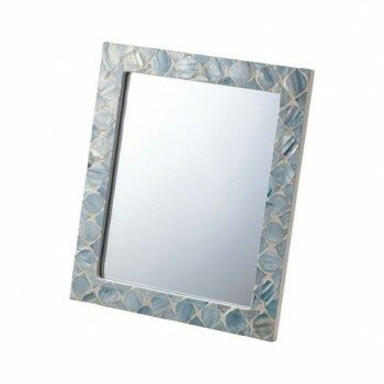 シンプルで上品マザーオブパールはその名の通り真珠を育む貝で真珠のような虹色に輝く光沢が特徴です。古くから時計の文字盤や楽器、雑貨の装飾に使われてきました。一点一点丁寧に手貼りされ、シンプルで上品な印象に仕上げることで現代のインテリアにマッチ...