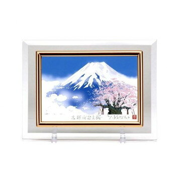 国産ガラスフォトフレームに吉岡浩太郎の絵をセット!国産ガラスフォトフレームに美しい色彩と発色が魅力の吉岡浩太郎の絵をセットしました。美しい発色のクリスタル絵画がお部屋を彩ります。ハガキサイズ(150×105mm)対応で、PCからプリントした写真紙などにもご使用いただけます。サイズ約20×15×1cm個装サイズ：21.7×17.4×4cm重量385g個装重量：455g素材・材質再生ガラス仕様印刷方法:シルクスクリーンハガキサイズ対応フレーム縦・横兼用スタンド1セット付き生産国日本fk094igrjs