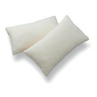 ポジショニングクッション。長時間、身体にフィットしているものだから、表地の通気性や吸湿性にも配慮した素材でつくりました。柔らかな肌触りはずっと触れていたい心地よさ。サイズ幅30×長50cm(1個あたり)個装サイズ：30×50×20cm重量0.15kg(1個あたり)個装重量：300g素材・材質生地/表地:ポリエステル100％、裏地:ポリエステル100％中身:ポリエステルわた仕様カラー:クリーム使用方法:床ずれ防止補助具として使用カバー取外し不可洗濯可(手洗い)セット内容2個セット製造国日本ポジショニングクッション。※サイズ、重量は目安の数値となります。ウェルピーの中材※ミニタイプはポリエステルわたのみ。ビーズは入っていません。使用例:30度側臥位長時間、身体にフィットしているものだから、表地の通気性や吸湿性にも配慮した素材でつくりました。柔らかな肌触りはずっと触れていたい心地よさ。