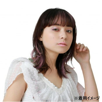 インナーカラーやメッシュを自在にON！「誰にでも、似合う。」好きなカラーで遊びつくす。インナーカラーやメッシュをセルフで楽しめるアイテムです。【注意事項】※コテやカーラーで巻く場合は同封の取扱説明書をご覧ください。(適温130〜150度)※撮影状況やお使いのモニター環境などにより、実際のカラーと異なって見える場合がございます。【返品・交換について】以下の場合は返品・交換をお受けできません。1.お客様の不注意により破損、不足、汚損した場合2.お客様都合の場合(例:注文間違い。色、デザインが気に入らない。また思っていたものと違う場合など。)3.上記「返品・交換対象」に該当するものであっても商品到着後8日以内にご連絡がなかった場合、また一度でも使用された場合※商品が届いたらすぐに内容をご確認ください。ウィッグは直接肌に着けるものであるため、開封・未開封に関わらず不良品以外の返品・交換はお受けしておりません。(お求めの際はよくご確認の上ご購入をお願い致します)サイズ個装サイズ：16.7×5.0×2.8cm重量個装重量：50g素材・材質耐熱ファイバー100%仕様■ウィッグのタイプクリップで固定するタイプのインナーエクステンション後ろ髪エクステ用×1個・前髪用×2個のセット■サイズ【エクステ】パーツ×1個入り髪の長さ(約)/サイド:19cm、後ろ:33cm土台(約)/幅:29cm、高さ:2.3cmクリップ3個付き【前髪】パーツ×2個入り髪の長さ(約)/内側:14cm、外側:32cm土台(約)/上部:3cm、下部:4.5cmクリップ1個付き※ウィッグパーツは合計3個入り生産国中国fk094igrjs