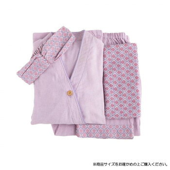贈り物にもおすすめ和晒ならではの毛羽(ケバ)立ちが優しく肌を包み、汗を吸うから快適な眠りを実現します。前身頃が打ち合わせになっているので、お腹周りがはだけにくいですし、二重にガード。吸水性も良いので、おやすみの時も快適です。袖や裾の長さを調節して、気持ちよい眠りをお楽しみください。折り曲げた時にはアクセント生地が見えるようにデザインしました。【お取り扱いについて】・和晒は、織りあがった生地の不純物を落とす工程に関して時間をかけ、繊維にストレスをかけておらず、また通常は焼いてしまう生地表面の毛羽(ケバ)をそのまま残しているため、毛玉ができたり、縮んだりすることがあります。色合いや風合いを保つため、タンブラー乾燥を避けて、手洗いの後に形を整えて陰干ししてください。・濃い色のものは色移りをすることがありますので、ご注意ください。サイズ個装サイズ：35×23×4cm重量個装重量：385g素材・材質綿100%(和晒):二重織ガーゼ(シャトル織機使用)仕様ガーゼマフラー:17×170cmセット内容パジャマ・ヘアバンド・手ぬぐい生産国日本fk094igrjs