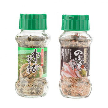 風味ゆたかなふりかけあたたかいご飯におむすび、お弁当にふりかけて、お召し上がりください。【わさびふりかけ】わさびの辛さをいかした、カルシウム豊富なわさびふりかけです。乾燥わさび茎を使用し、鰹・胡麻・海苔で風味を高めています。【のどぐろ煮付風味ふりかけ】のどぐろ(アカムツ)を使用し、煮付け風味のふりかけにしました。内容量わさびふりかけ(85g)・のどぐろ煮付風味ふりかけ(85g)×各15個サイズ個装サイズ：34.8×17.2×43.5cm重量個装重量：12000g仕様賞味期間：製造日より360日生産国日本栄養成分栄養成分表(100g当たり)【わさびふりかけ】熱量:359kcal、たんぱく質:13.1g、脂質:12.6g、炭水化物:48.3g、食塩相当量:19.8g、カルシウム:690mg【のどぐろ煮付風味ふりかけ】熱量:399kcal、たんぱく質:17.1g、脂質:10.1g、炭水化物:59.9g、食塩相当量:8.4g原材料名称：ふりかけ【わさびふりかけ】炒りごま(国内製造)、わさび顆粒(食塩、でん粉、乳糖、砂糖、その他)、ポテトフレーク、鰹風味顆粒(乳糖、食塩、鰹節粉末、砂糖、その他)、ぶどう糖、脱脂小麦胚芽、のり、食塩、でん粉、あおさ、砂糖、ほうれん草粉末、鰹節粉末、デキストリン、乾燥わさび茎、醤油/調味料(アミノ酸等)、加工でん粉、香料、貝Ca、着色料(カラメル、カロチノイド、紅花黄、クチナシ)、(一部に乳成分・小麦・さば・大豆・ごまを含む)【のどぐろ煮付風味ふりかけ】炒りごま(国内製造)、ぶどう糖、ポテトフレーク、でん粉、粒状大豆たん白、砂糖、アカムツ、かつお風味顆粒(乳糖、食塩、鰹節粉末、砂糖、その他)、食塩、醤油、のり、発酵調味料、鰹節粉末、粉末醤油、乾燥ネギ、デキストリン、乾燥おから、トマトパウダー、香辛料、野菜エキスパウダー/加工でん粉、調味料(アミノ酸等)、着色料(カラメル、カロチノイド、ラック)、貝Ca、甘味料(カンゾウ、ステビア、アセスルファムK)、(一部に乳成分・小麦・さば・大豆・ごまを含む)アレルギー表示乳、小麦、ごま、さば、大豆（原材料の一部に含んでいます）保存方法直射日光などの高温や多湿を避けて、保存してください。製造（販売）者情報製造者:株式会社みなり広島県東広島市河内町下河内636fk094igrjs