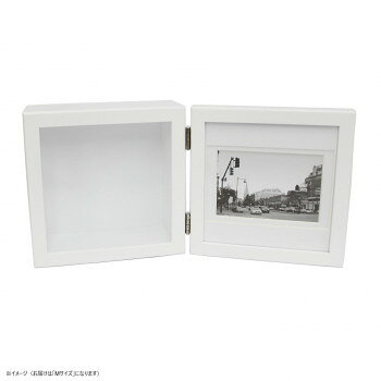 インテリアやギフトシーンに合わせてアレンジができる写真L判(8.9×12.7cm)やポストカード(10×14.8cm)を入れることができます。口の字型内枠を使用しています。サイズ品寸:(閉)W17.5×D9cm(開最大)W35cm、内寸:W15×D6cm個装サイズ：9.0×17.5×17.5cm重量1150g個装重量：1150g素材・材質木製・ガラス生産国中国fk094igrjs