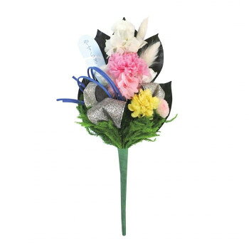 おすすめきらめくリボンが仏花の華やかな色味を一層引き立てるプリザーブド仏花です。プリザーブドフラワーなので、水やり不要で手間がかかりません。花粉が出ないので、アレルギーの方も安心してご使用になれます。※茎部分がワイヤーになっているので、折り曲げ調整して、様々な花筒合わせて飾っていただけます。サイズW15.0×D7.0×H30.0cm個装サイズ：32×20×11cm重量個装重量：205g仕様パッケージ入り生産国日本fk094igrjs
